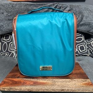 Samantha Brown Sea Glass Hanging Travel Case